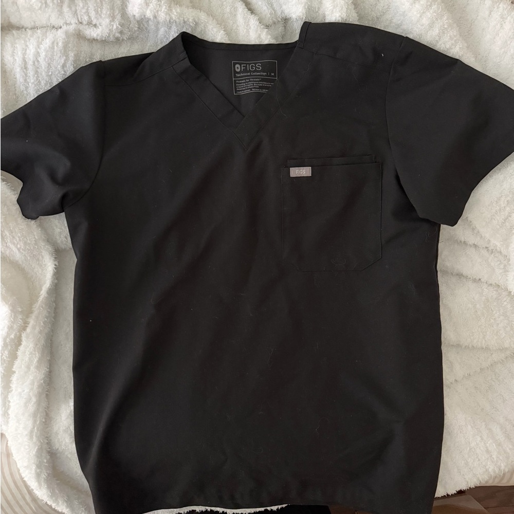 FIGS Men’s Black V-Neck Scrub Top and jogger bottoms set